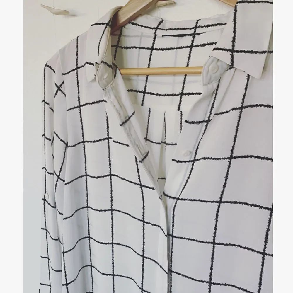 White grid blouse - Picture 3 of 3